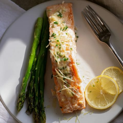 Skillet Lemon Butter Salmon